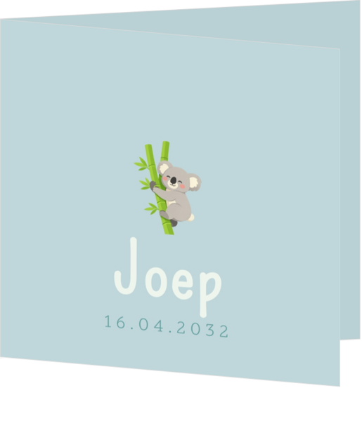 Geboortekaartje koala illustratie in bamboe op blauw