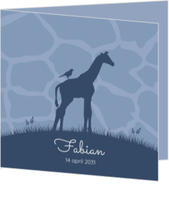 Trendy geboortekaartje met silhouet van een giraf met vogel. 
