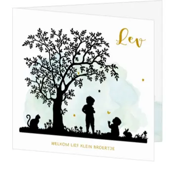 Hip blauw geboortekaartje silhouet van grote broer en boom