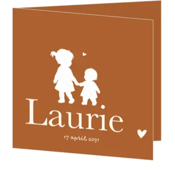 Lief minimalistisch geboortekaartje met zus en baby in silhouet