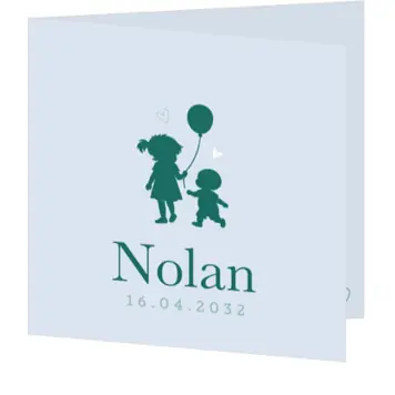 Lief geboortekaartje met silhouet van grote zus met babybroertje en ballon