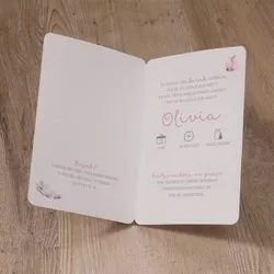 Olivia - Modern geboortekaartje in 'Bohemian Style' met veermotief en hartjes