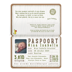 Nina - Originele geboortekaart als paspoort met opplakdiertjes, touw en labeltje