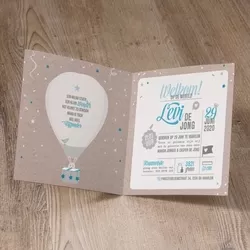 Levi - Lieflijk geboortekaartje met stoere luchtballon en blauw/wit touwtje