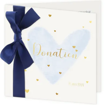 Geboortekaartje goudfolie met blauw waterverfhart en hartjes