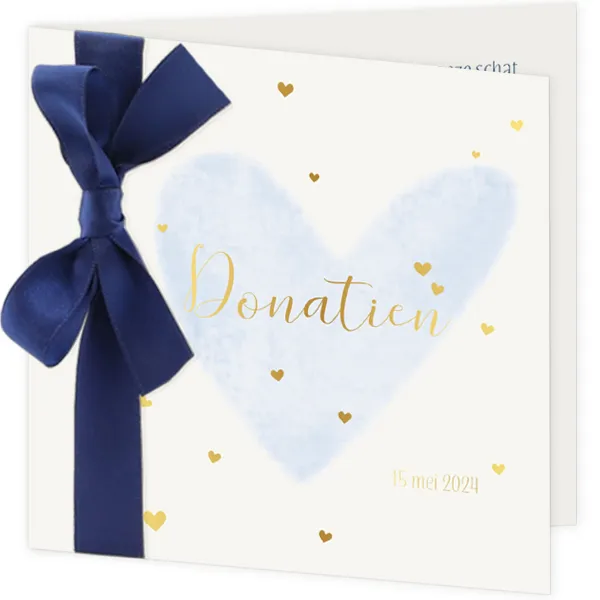 Geboortekaartje goudfolie met blauw waterverfhart en hartjes