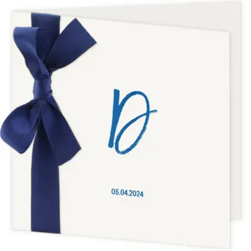 Geboortekaartje blauwe folie letter met strik
