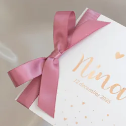 Geboortekaart hartjes met oud roze lint