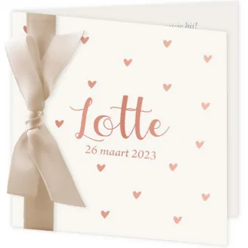 Geboortekaart hartjes met beige lint