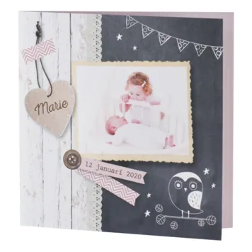 Fotokaart met krijtbord, steigerhout en scrapbookelement in roze