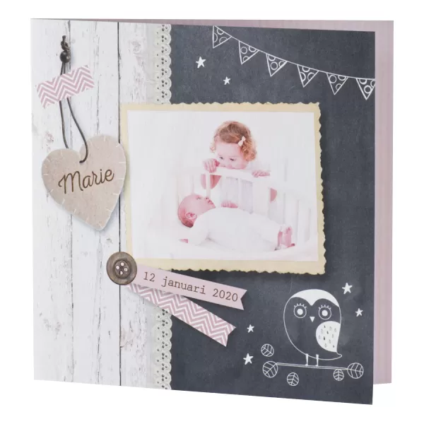 Fotokaart met krijtbord, steigerhout en scrapbookelement in roze