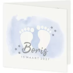 Geboortekaart jongen met voetjes op blauwe waterverf