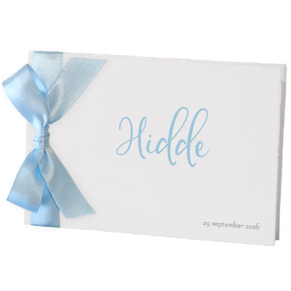 Op oud Hollands papier met een licht blauw satijnen strik