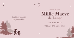 Avontuurlijk geboortekaartje met silhouet van zusje en broer in het bos